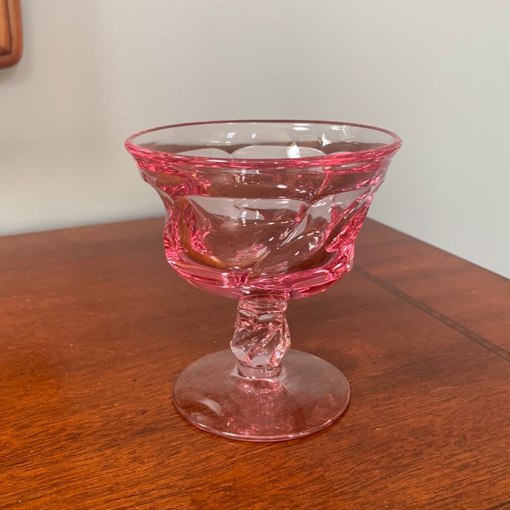 Jamestown Pink Champagne/Tall Sherbet Glass. 🌟VINTAGE🌟 ⭐️ 1 AVAILABLE ⭐️